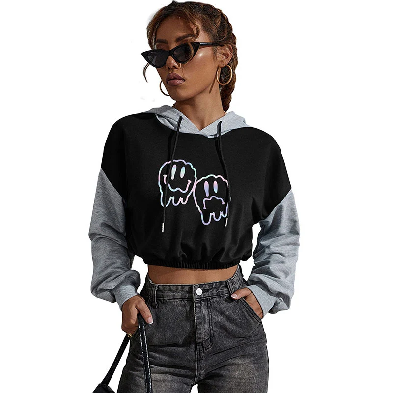 Damen Cropped Hoodie mit Kontrastärmeln, elastischem Saum und schmelzendem Smiley-Print Nord Taschen
