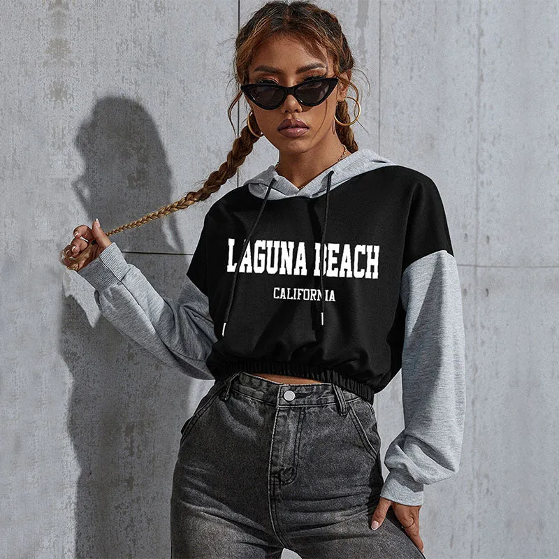 Damen Cropped Hoodie mit Kontrastärmeln, elastischem Saum und schmelzendem Smiley-Print Nord Taschen