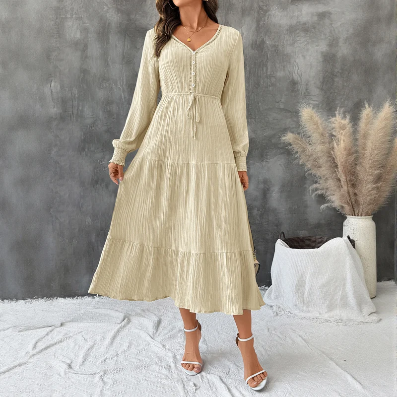 Damen Crinkle-Midikleid mit V‑Ausschnitt, Taillenband und Volantstufen Nord Taschen