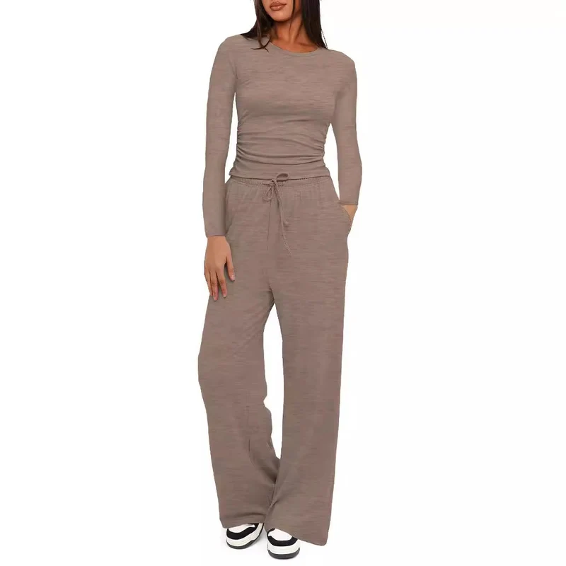 Damen Figurnahe Langarmshirt mit seitlicher Raffung und weiter Tunnelzug-Jogginghose Nord Taschen