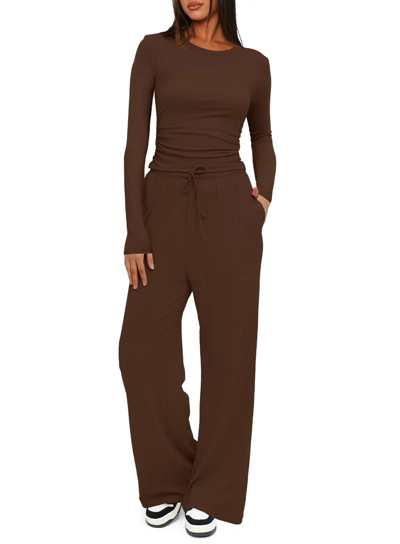 Damen Figurnahe Langarmshirt mit seitlicher Raffung und weiter Tunnelzug-Jogginghose Nord Taschen