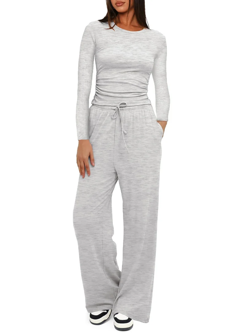 Damen Figurnahe Langarmshirt mit seitlicher Raffung und weiter Tunnelzug-Jogginghose Nord Taschen