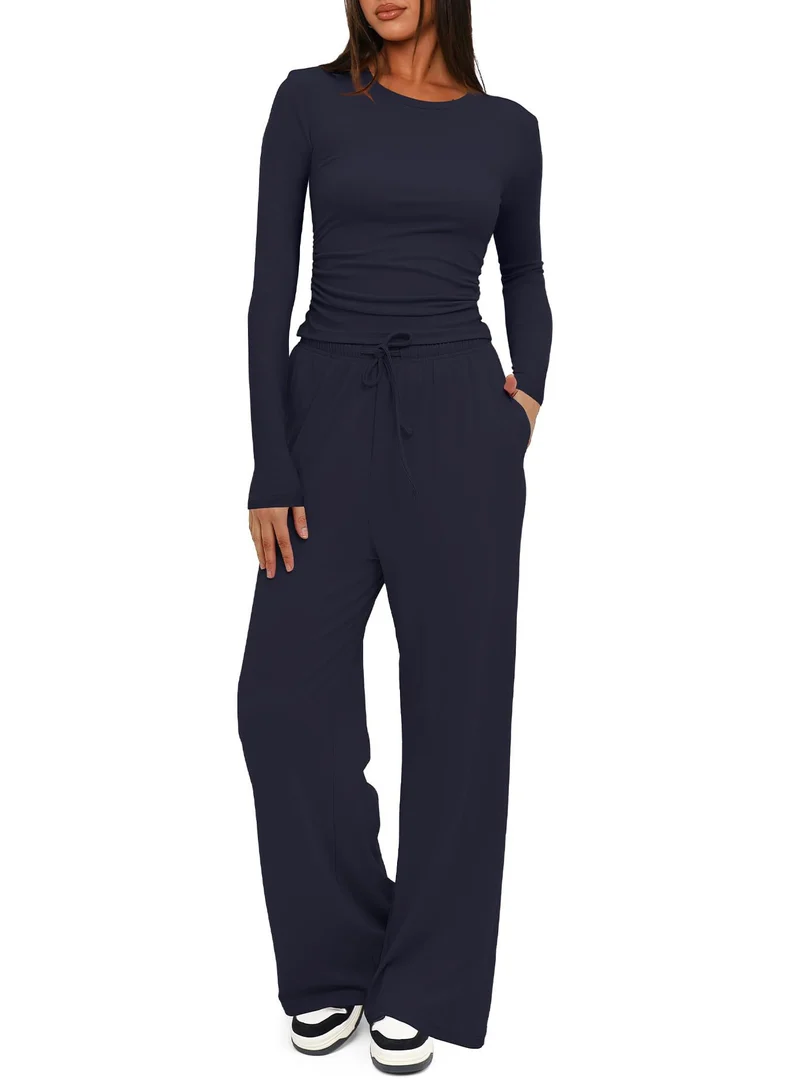 Damen Figurnahe Langarmshirt mit seitlicher Raffung und weiter Tunnelzug-Jogginghose Nord Taschen