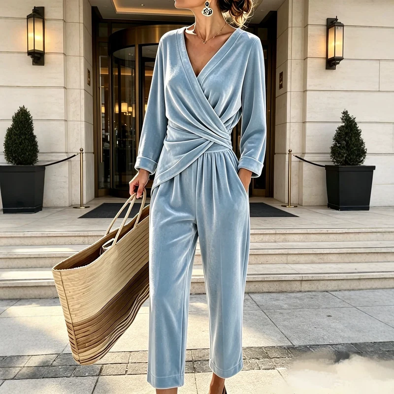 Damen Velours-Overall mit Wickeloberteil und weitem Hosenbein Nord Taschen