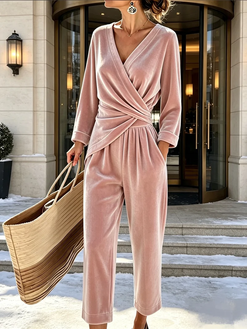 Damen Velours-Overall mit Wickeloberteil und weitem Hosenbein Nord Taschen