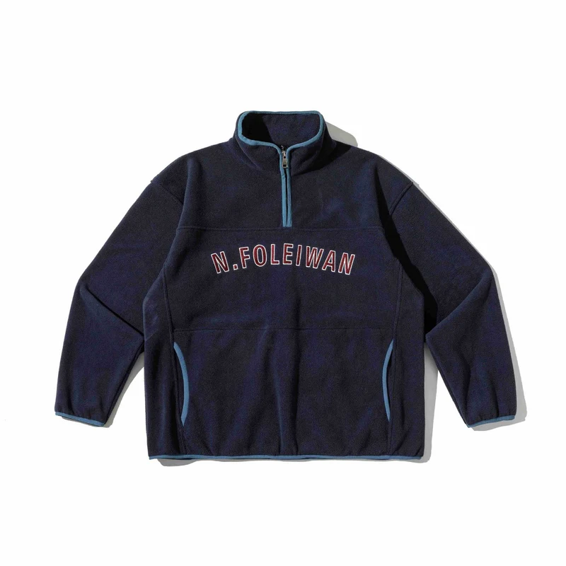 Unisex Fleece-Pullover mit halbhohem Reißverschluss, Kängurutasche und Collegestyle-Stick Nord Taschen