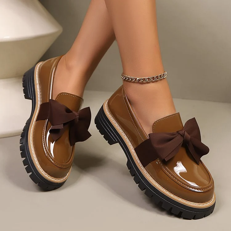 Damen Lack-Optik Loafer mit massiver Profilsohle und großer Stoffschleife Nord Taschen