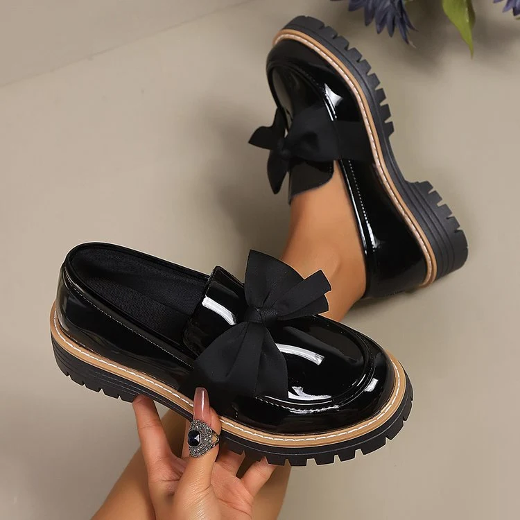 Damen Lack-Optik Loafer mit massiver Profilsohle und großer Stoffschleife Nord Taschen