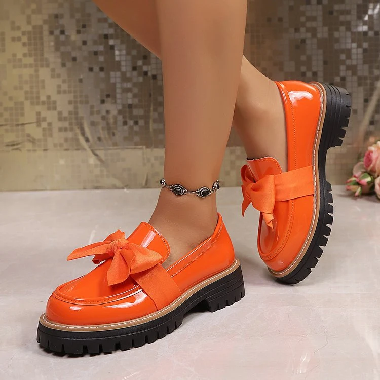 Damen Lack-Optik Loafer mit massiver Profilsohle und großer Stoffschleife Nord Taschen