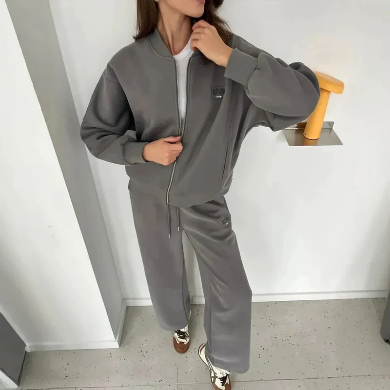 Damen Oversize Sweatjacke mit Reißverschluss und weite Jogginghose Freizeit-Set Nord Taschen
