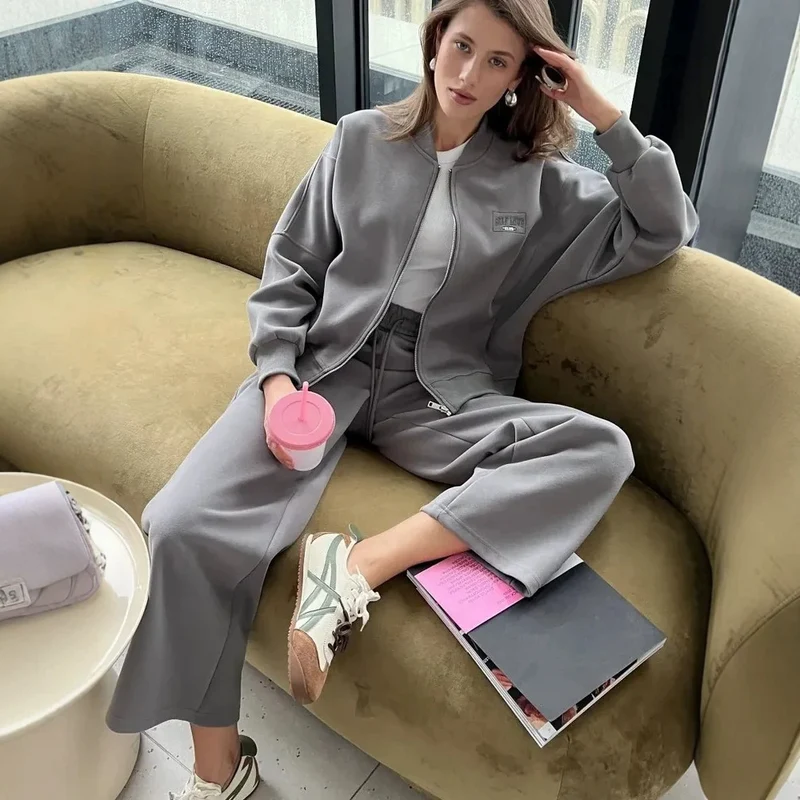 Damen Oversize Sweatjacke mit Reißverschluss und weite Jogginghose Freizeit-Set Nord Taschen