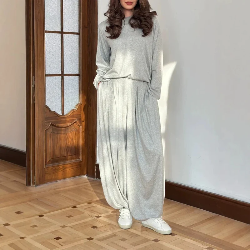 Damen Oversize-Seidiges Ensemble mit kastigem Oberteil und ballonförmiger Plissee-Hose Nord Taschen