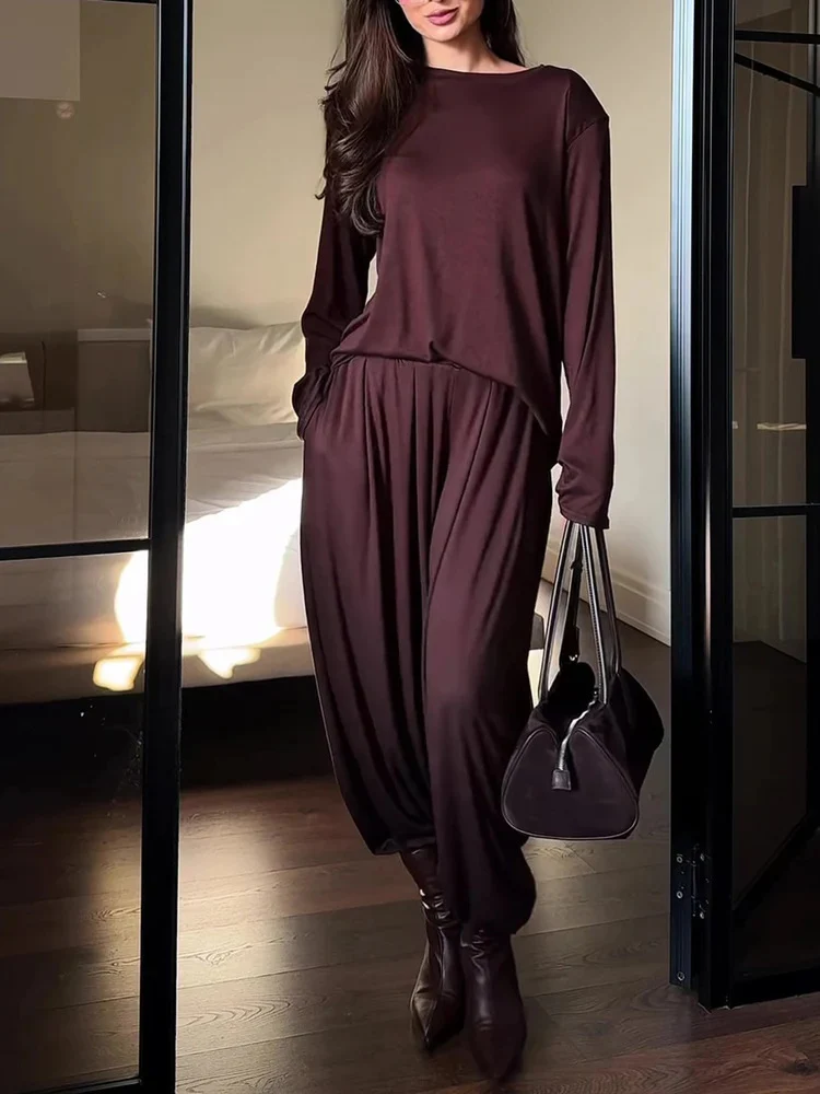 Damen Oversize-Seidiges Ensemble mit kastigem Oberteil und ballonförmiger Plissee-Hose Nord Taschen