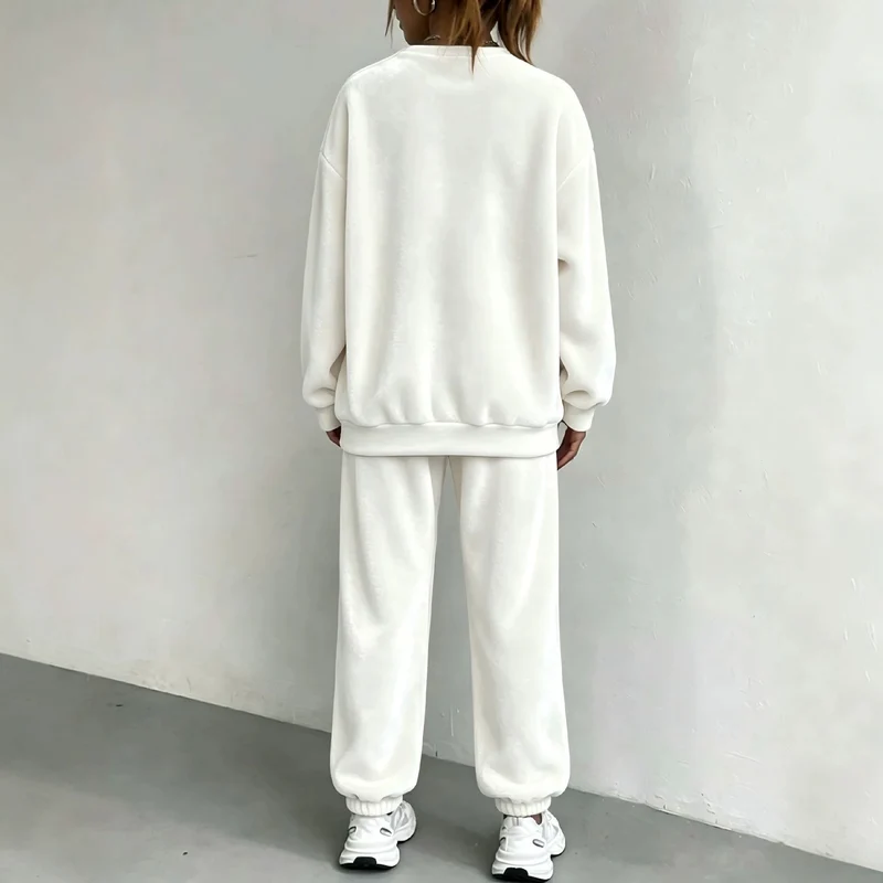 Damen Oversize Samt-Jogginganzug mit Rundhalsausschnitt und elastischen Bündchen Nord Taschen