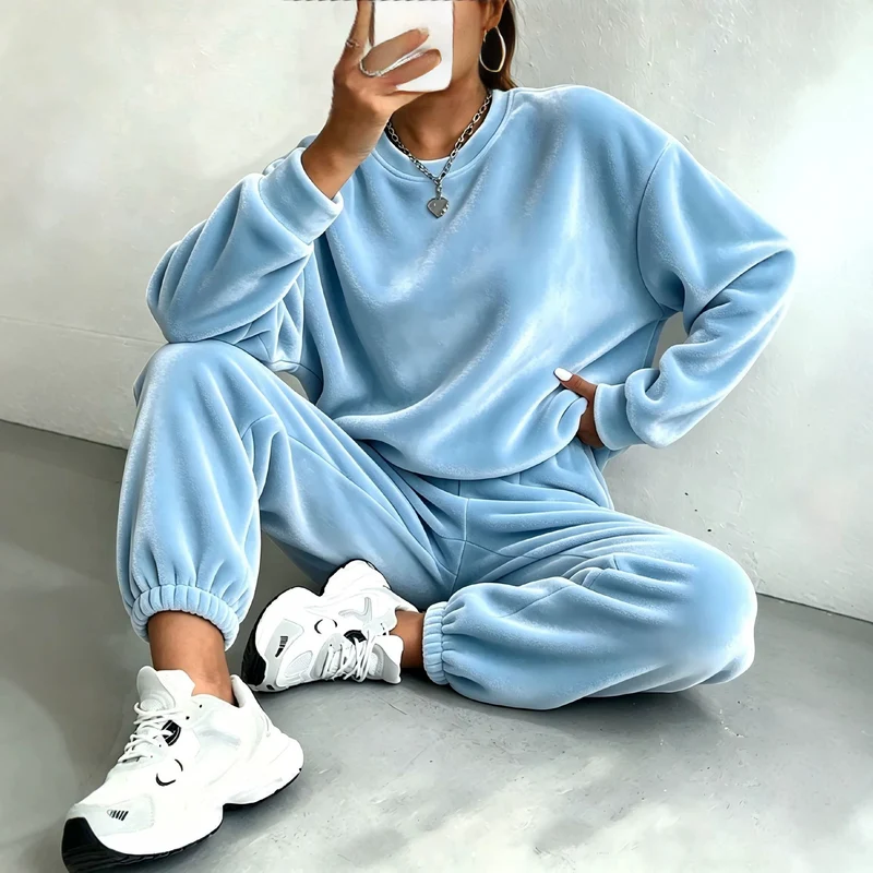 Damen Oversize Samt-Jogginganzug mit Rundhalsausschnitt und elastischen Bündchen Nord Taschen
