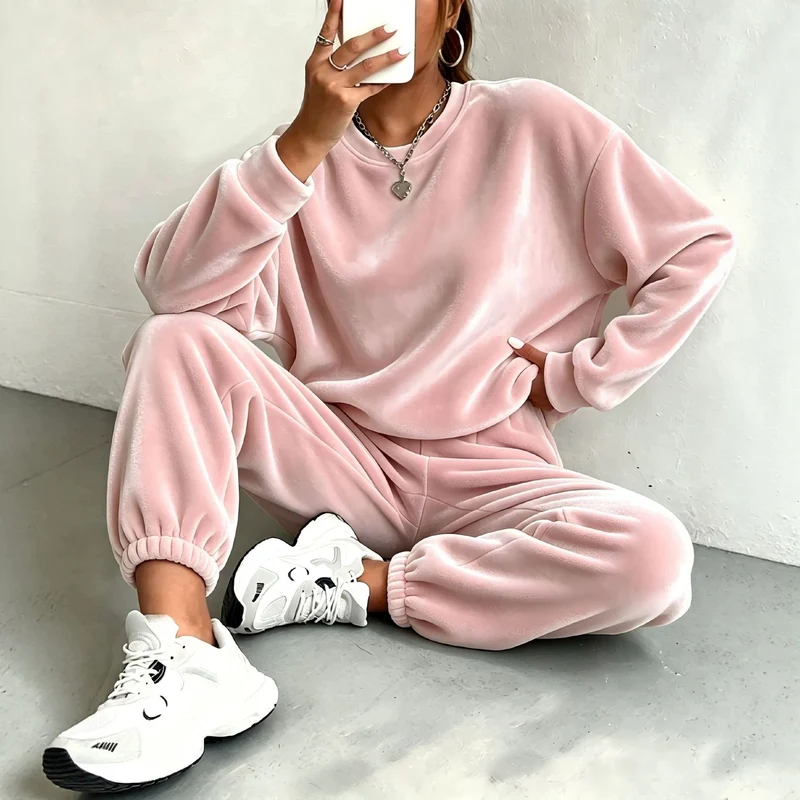 Damen Oversize Samt-Jogginganzug mit Rundhalsausschnitt und elastischen Bündchen Nord Taschen