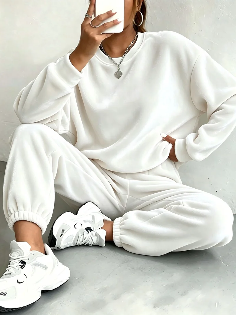 Damen Oversize Samt-Jogginganzug mit Rundhalsausschnitt und elastischen Bündchen Nord Taschen