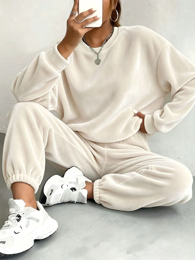 Damen Oversize Samt-Jogginganzug mit Rundhalsausschnitt und elastischen Bündchen Nord Taschen
