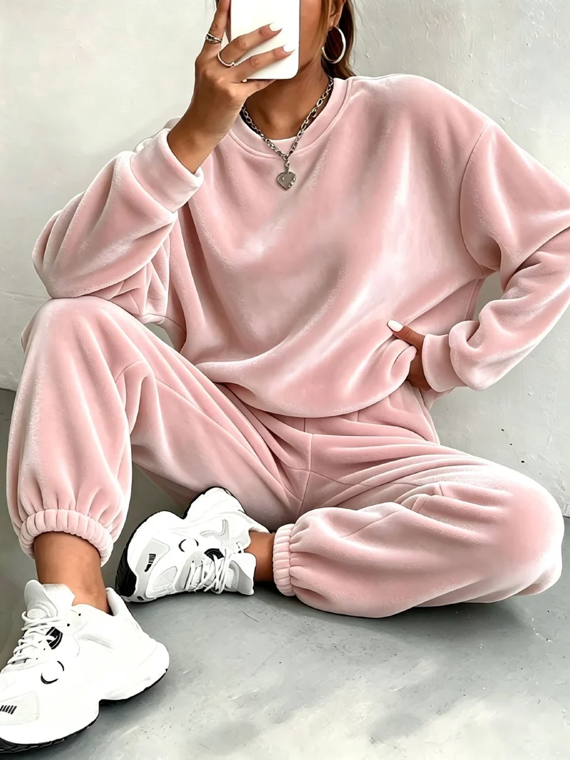 Damen Oversize Samt-Jogginganzug mit Rundhalsausschnitt und elastischen Bündchen Nord Taschen