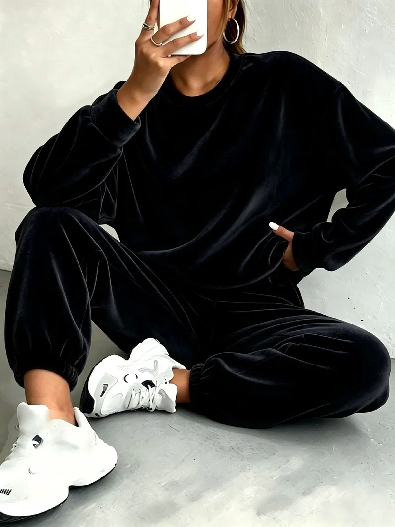 Damen Oversize Samt-Jogginganzug mit Rundhalsausschnitt und elastischen Bündchen Nord Taschen
