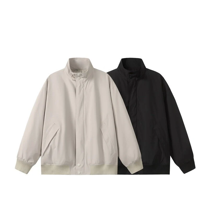 Unisex Kurz geschnittene Oversize-Bomberjacke mit Stehkragen, verdeckter Frontblende und Rippenbündchen Nord Taschen