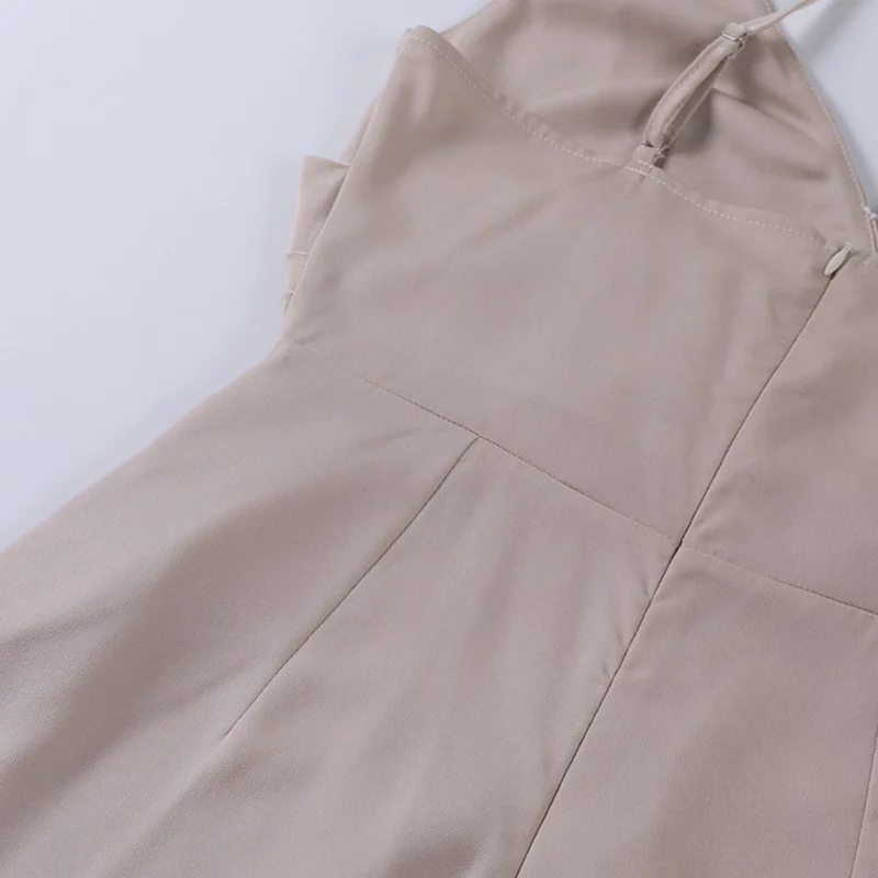 Festkleid mit Ausschnitt