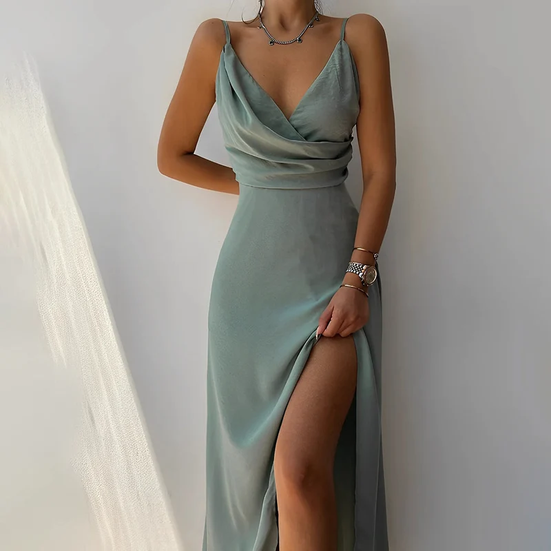 Festkleid mit Ausschnitt
