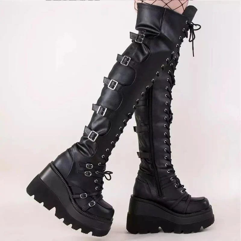 Damen Überknie Stiefel mit Schnallen-Detail und robustem Plateau - Arvani