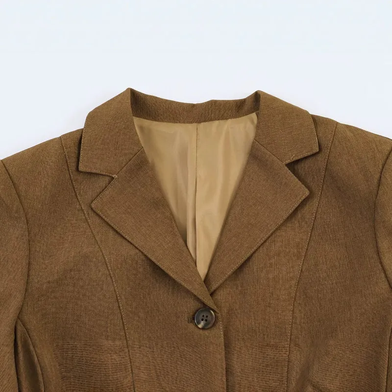 Damen Taillierter Kurzblazer mit Wiener Nähten, durchgehender Knopfleiste und Pattentaschen Nord Taschen