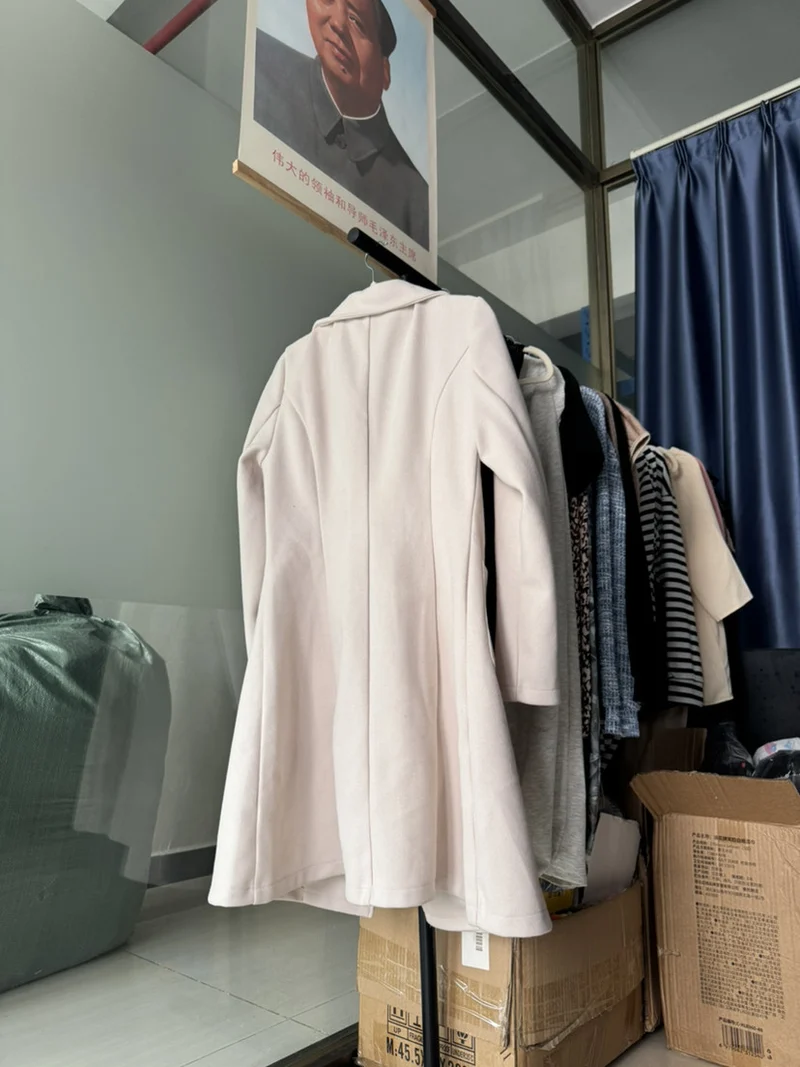 Damen Midilanger Doppelreihiger Wollmix-Mantel mit figurbetonter Taille und Pattentaschen Nord Taschen