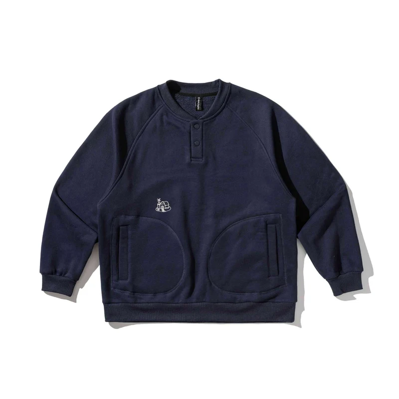 Herren Sweatshirt mit Knopfleiste im Henley‑Stil, Raglanärmeln und aufgesetzten Rundtaschen Nord Taschen