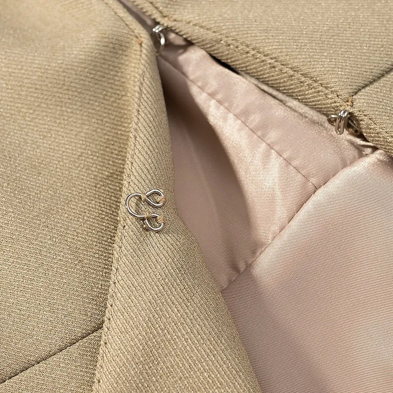 Damen taillierter Kurzblazer mit geschwungener Hüft-Contour und Reißverschluss Nord Taschen