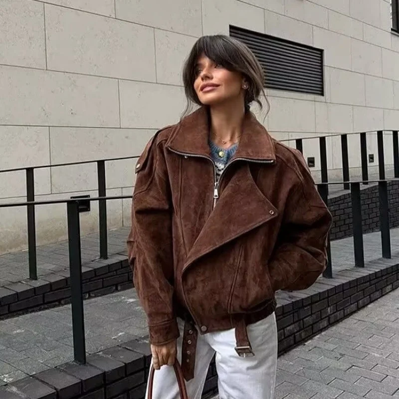 Damen Oversize Bomberjacke mit breitem Reverskragen, Taillengürtel und Schulterklappen Nord Taschen