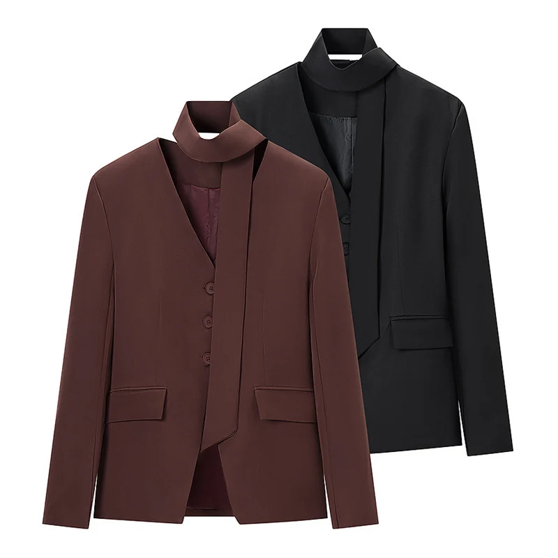 Damen Taillierter Blazer mit Schluppe, V‑Ausschnitt und Pattentaschen Nord Taschen