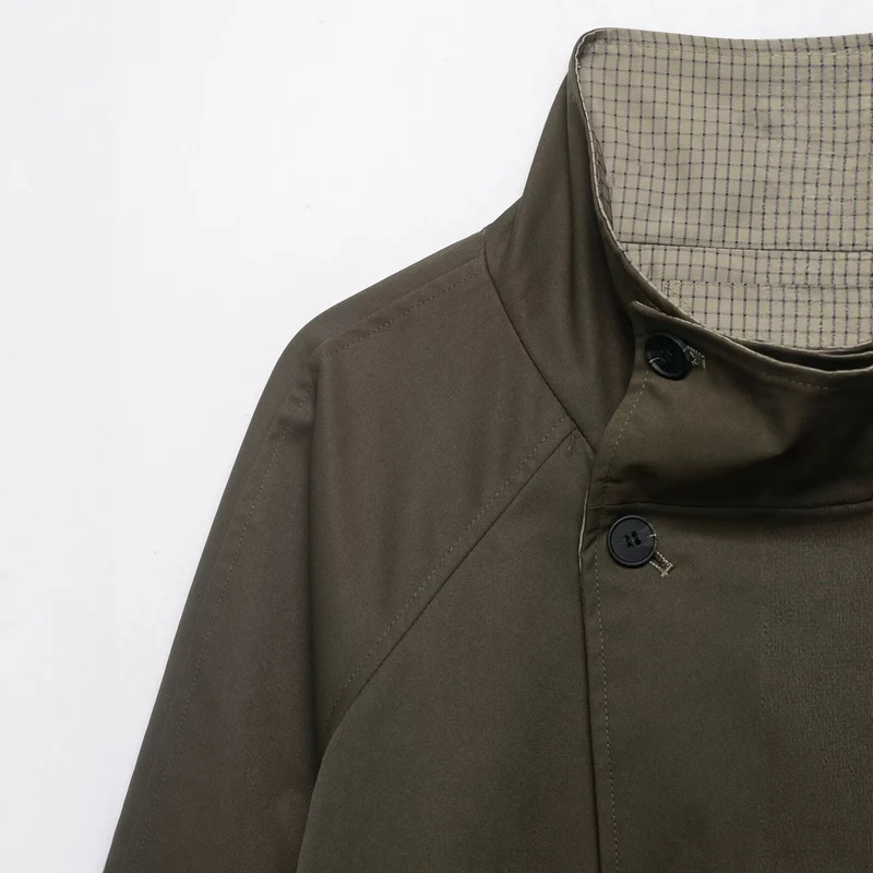 Damen kurzes Cape‑Mantel mit hohem Stehkragen, verdeckter Knopfleiste und Eingrifftaschen Nord Taschen