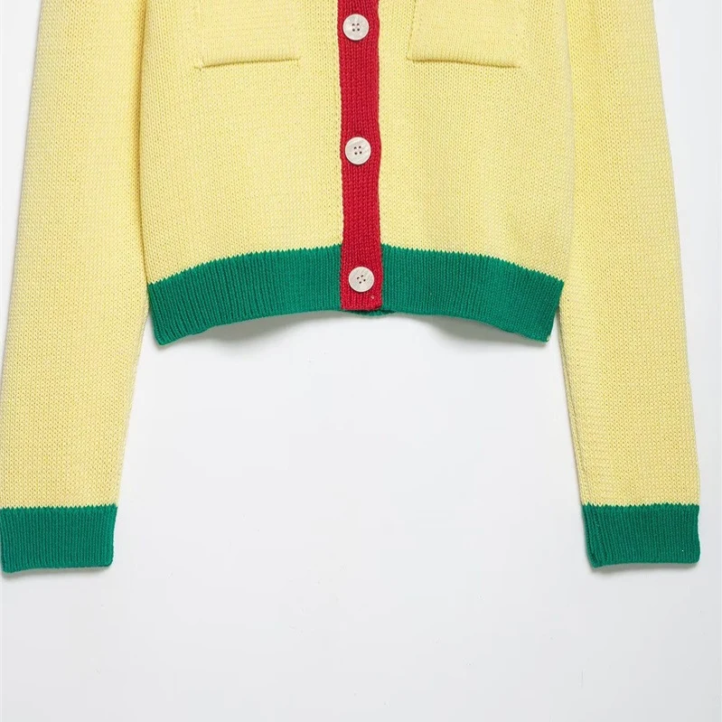 Damen Kurzer Grobstrick-Cardigan mit Kontrastblenden und Zierklappentaschen Nord Taschen