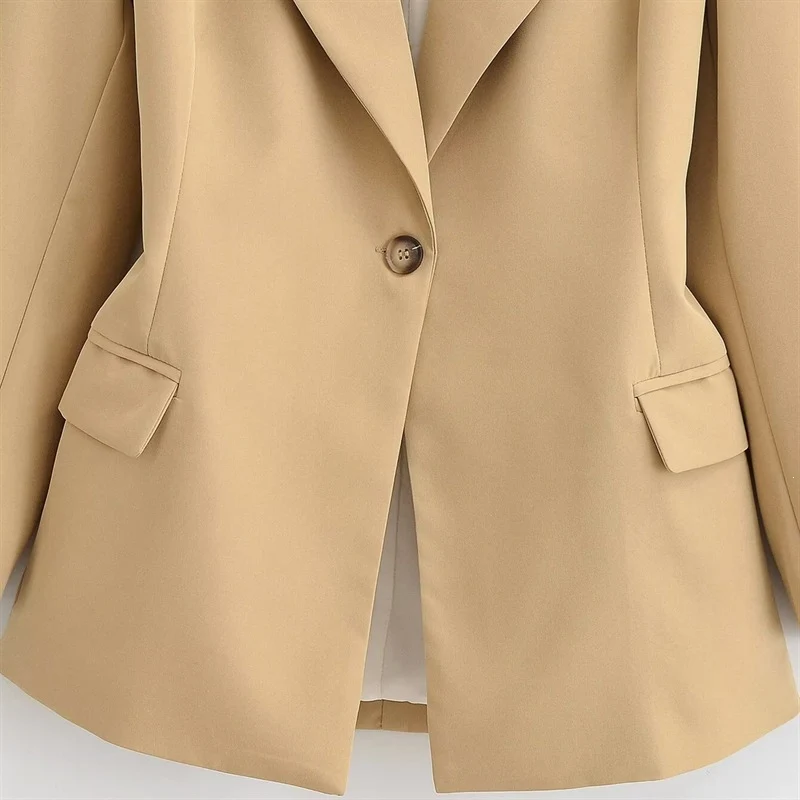 Damen Oversize-Blazer mit markantem Revers und leicht taillierter Silhouette Nord Taschen