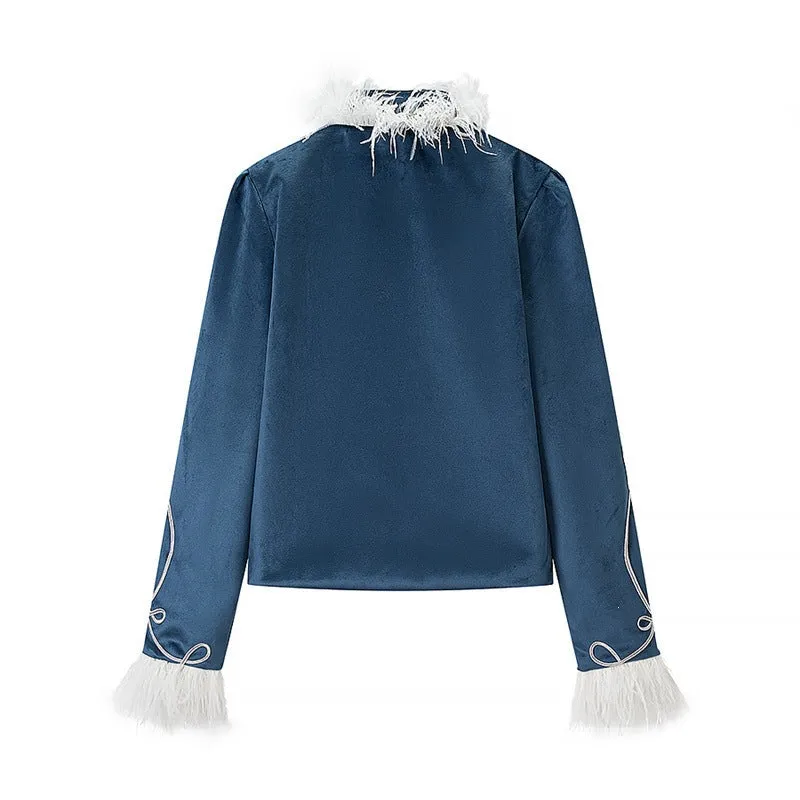 Damen Militärisch inspirierte Samtjacke mit Zierkordeln, Federbesatz und dekorativen Knöpfen Nord Taschen