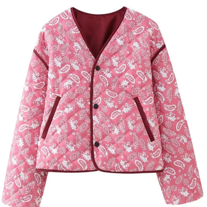 Damen gesteppte Kurzjacke mit V-Ausschnitt, Paisley‑Muster und kontrastierenden Paspeln Nord Taschen