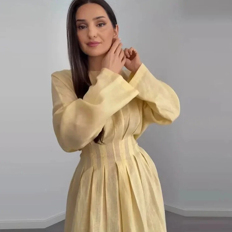 Damen Maxikleid mit plissierten Oberteilfalten, weitem Rock und langen Glockenärmeln Nord Taschen