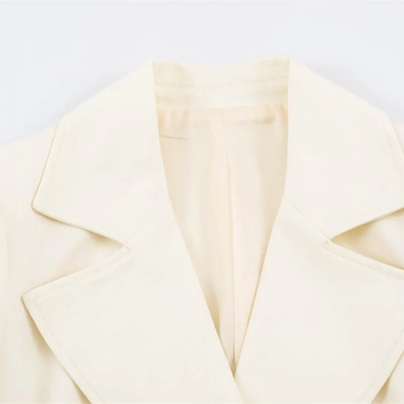 Damen Kurzblazer mit taillierter Silhouette und überschnittenem Schalkragen Nord Taschen