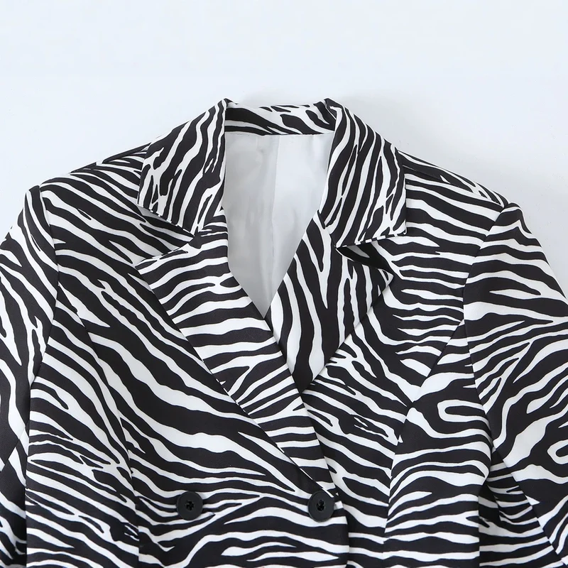 Damen Zebra-Print Blazer im Tailoring-Look mit Doppelreiher und figurbetonter Taille Nord Taschen