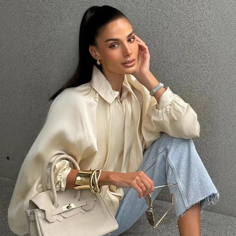 Damen Weite plissierte Cape-Bluse mit Stehkragen und verdecktem Reißverschluss Nord Taschen