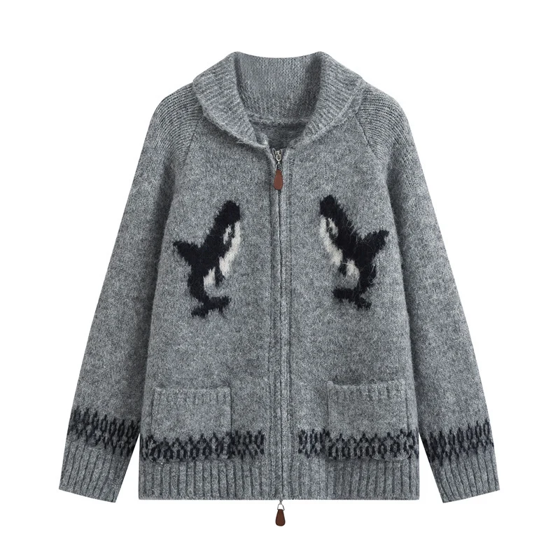 Damen Strickjacke mit Reißverschluss, Schalkragen und Wal‑Intarsien Nord Taschen