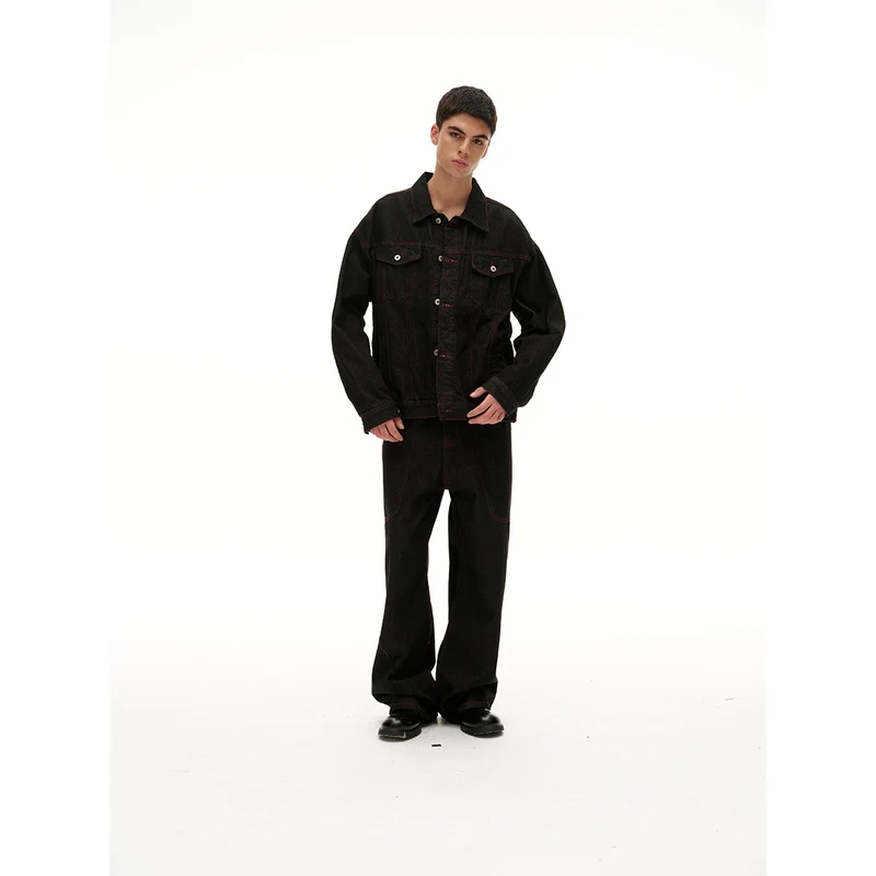 Herren Boxy‑Denimjacke mit roten Kontrastnähten und Metallknöpfen Nord Taschen