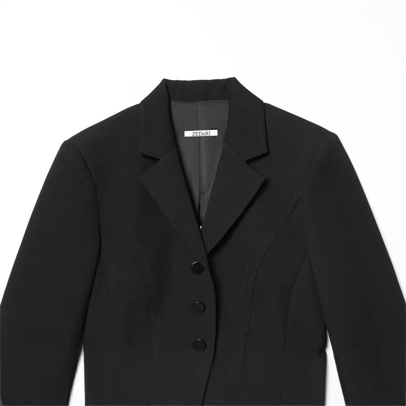 Damen Kurzblazer im Sculpted‑Look mit Wiener Nähten und figurformender Silhouette Nord Taschen