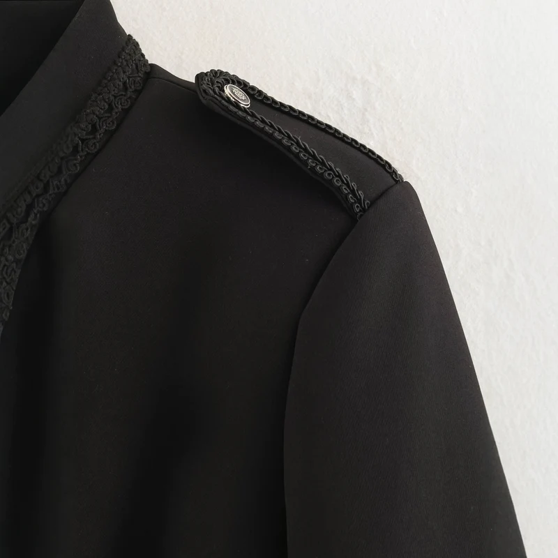 Damen Kurzblazer im Militärstil mit Kordelverzierung, Stehkragen und Zierfroschknöpfen Nord Taschen