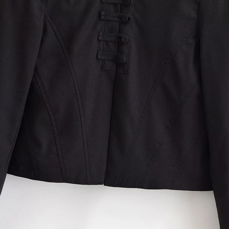 Damen kurz taillierte Jacke mit Stehkragen und dekorativer Schlaufenleiste Nord Taschen