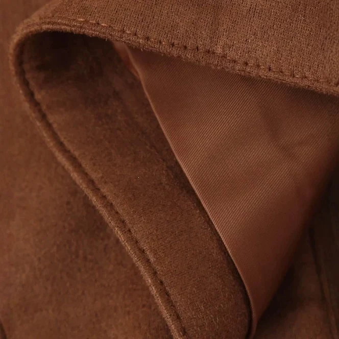 Damen Gekürzte Velourslederjacke mit Hemdkragen, durchgehendem Metallreißverschluss und Zipper-Taschen Nord Taschen