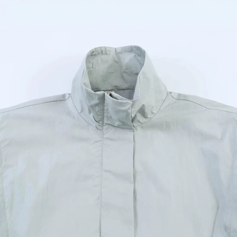 Damen Gekürzte Utility-Jacke mit hohem Stehkragen, weiten Raglanärmeln und verdeckter Frontblende Nord Taschen
